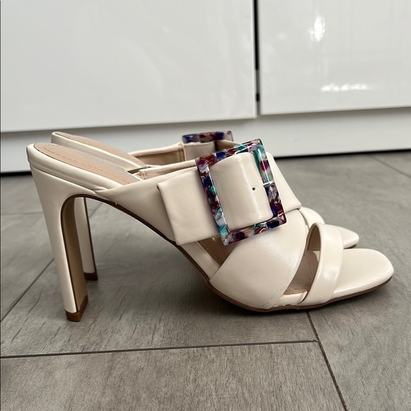 CHARLES DAVID NWOT Cream Heeled Gleam Sandals with Multicolor Buckle, Size 8 - Picture 7 of 10